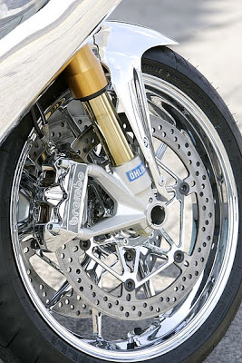 Bling-bling, les Ducati ?  Detail05_b