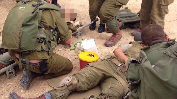 الجيش الإسرائيلي يعلن اصابة اثنين من جنوده في هجوم على الحدود مع مصر An%2BIsraeli%2Bfemale%2Bofficer%2Bin%2Bmodrate%2Bcondition%2B2