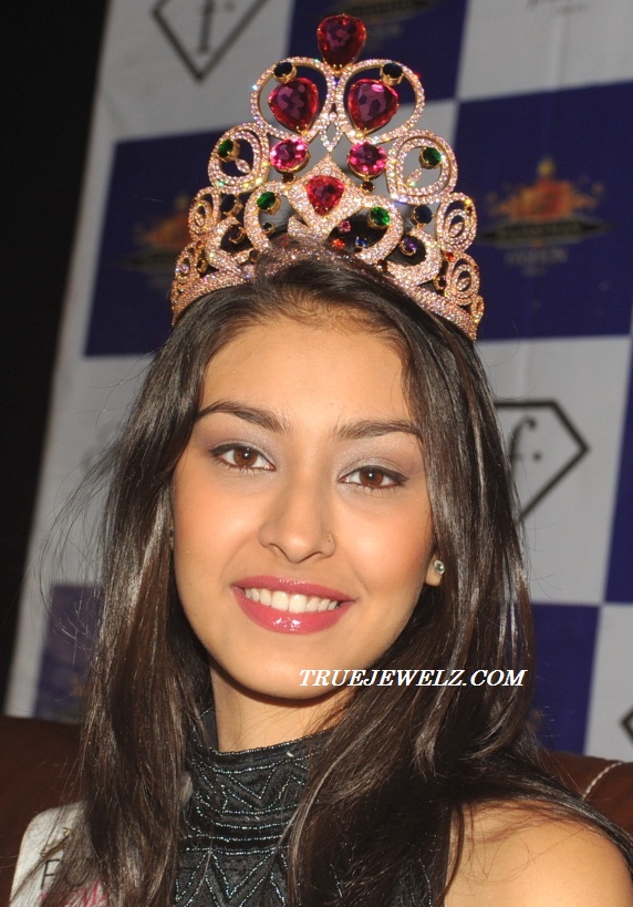 2013 | MW | India | Navneet Kaur Dhillon - Page 6 4zp4elpk75y7cbff.D.0.Miss-India-Navneet-Kaur-Dhillon-at-the-Rajasthan-Fashion-Week-2013-in-Jaipur--2-