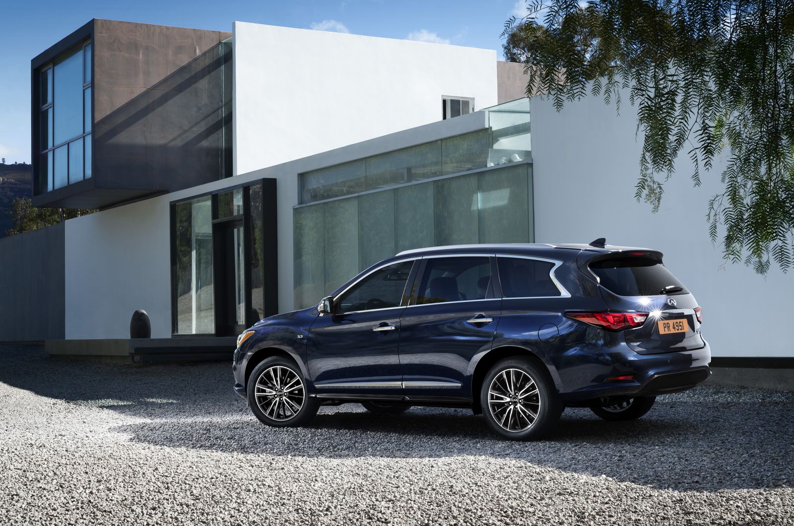 Anciennement JX35, le QX60 actuellement connu était dévoilé il y a trois ans à l’occasion du salon de New-York 2016_Infiniti_QX60_04