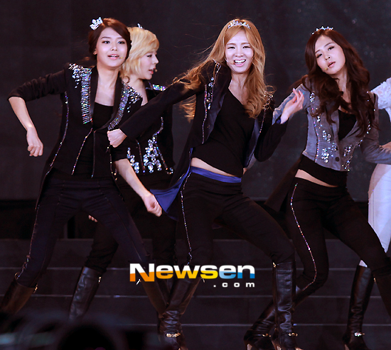 [PICS][11.03.12 ] SNSD @ K-Collection In Seoul 2012  A1ajR