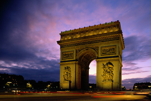 Francuska Arc_de_Triomphe_at_Evening%252C_Paris%252C_France