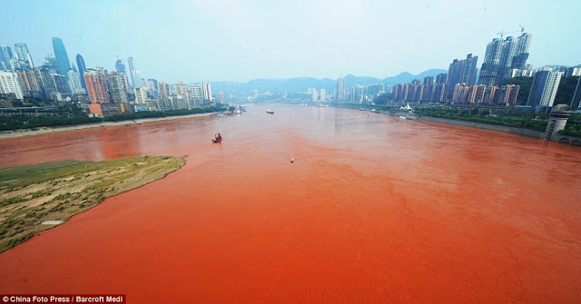 Un Rio en China se Vuelve Rojo Sangre. Señales y mas señales Article-0-14E29AD2000005DC-298_964x505