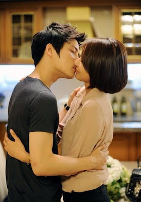 [21.09]Protect The Boss: French kiss entre Jaejoong et Wang Ji Hye [VIDEO] 20110921_jaejoong_wangjihye_1