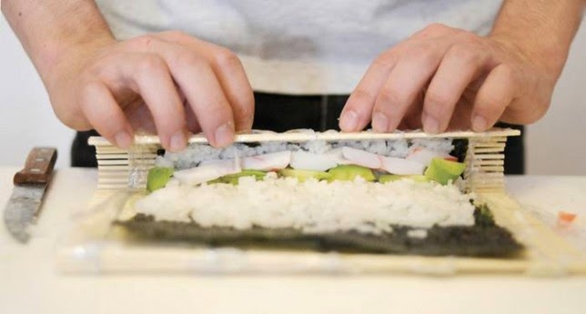 Cách làm sushi cơm cuộn chiên Nhật Bản Nau-an-mon-sushi