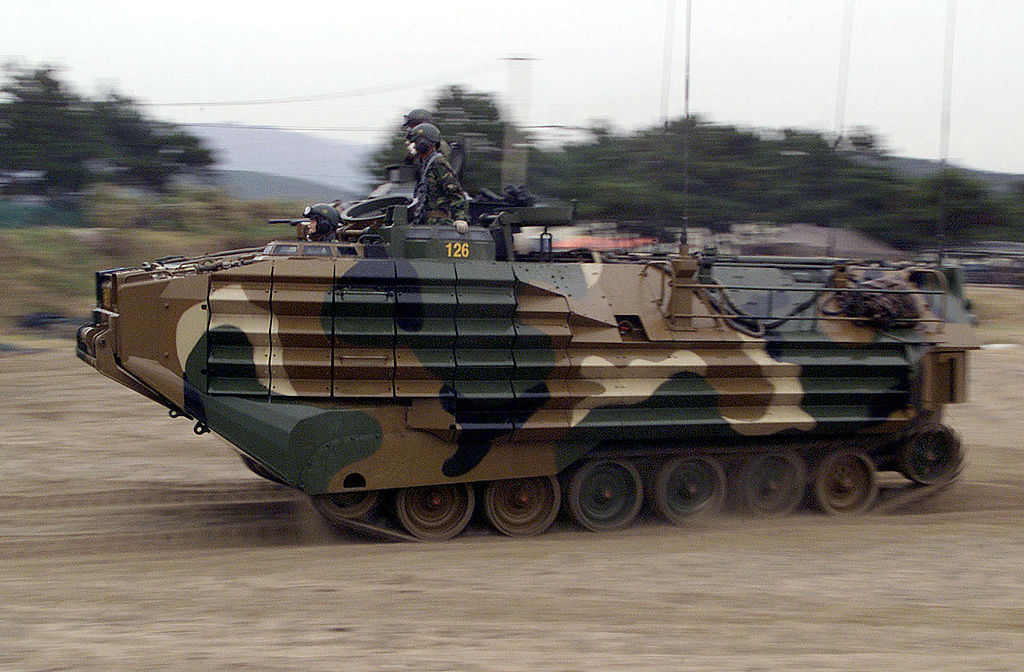 Fuerzas Armadas de Corea del Sur 1024px-South_Korean_AAV7A1_Amphibious_Assault_Vehicle