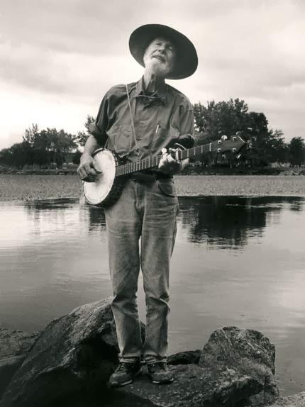 R.I.P. : Singer/Songwriter/Activist Pete Seeger Passes Away at 94  PS