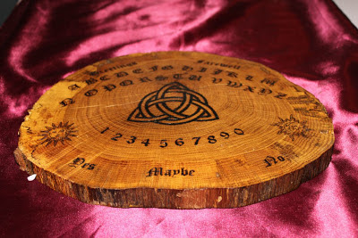 La Ouija, otra forma de transcomunicación? Ouija-de-roble_MLM-F-3673753220_012013