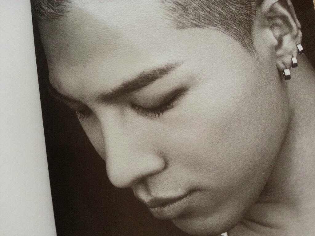 [13/06/14][Photos] Version cao cấp của Album "RISE". Taeyang_rise_deluxe_071