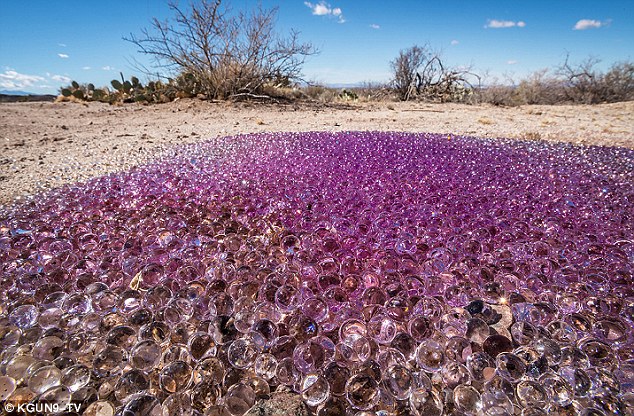 mystère des sphères mauves dans le déser de l'Arizona Bulles