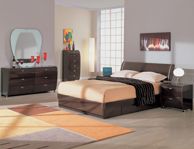 Имението "Уайнхаус" Zen-bedroom-idea-design-decor-bed-platform-modern-clean-lines-clutter-free