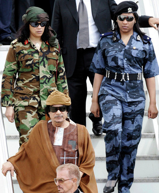 حرص القذافي  الخاص ...... Gaddafi_guard_1355114