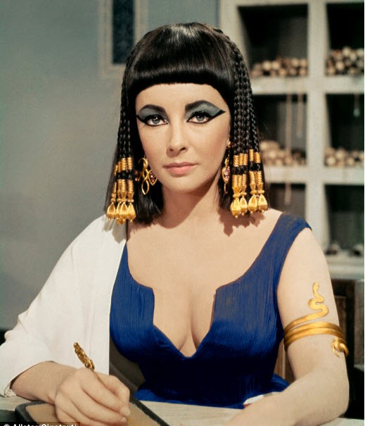 إليزابيث تايلور Elizabeth-taylor-cleopatra-blue-dress