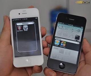 الفروقات بين الايفون الاسود والابيض بالصور White-iPhopne4-vs-Black-iPhone4-2