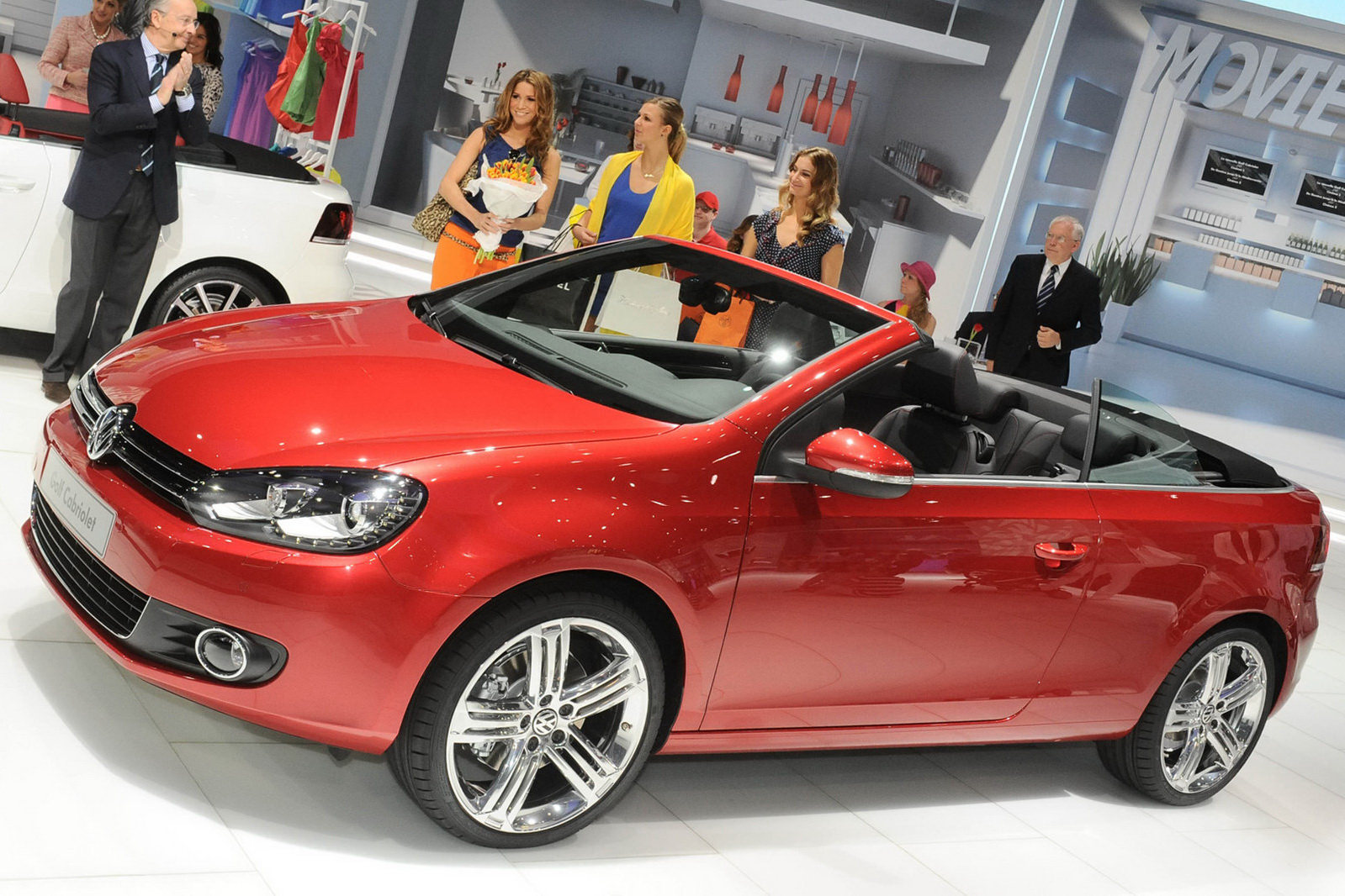 2011 - [Volkswagen] Golf VI Cabriolet [Mk6] - Page 5 2011-VW-Golf-Cabrio-101