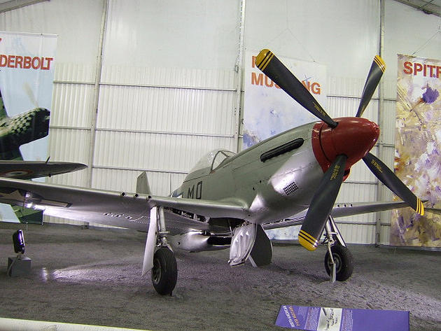 صور أجمل عشر أشياء يمكنك رؤيتها عند زيارة باريس Top_10_things_to_do_while_in_paris_le_bourget_museum_mustang_p51_4