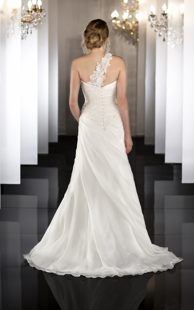 اروع فساتين الزفاف Wedding-dresses-martina-liana-2013-style-451_alt1_zoom