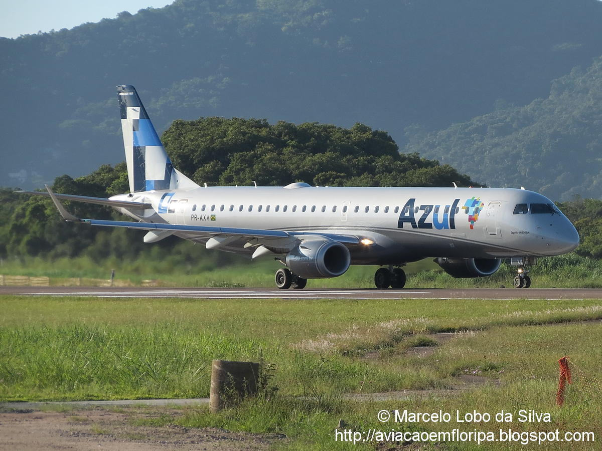 Embraer E-195 avec peinture spéciale IMG_9117