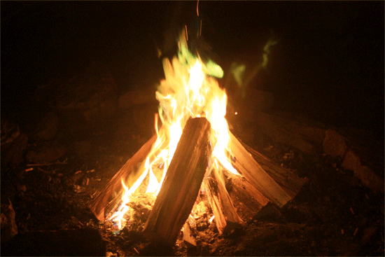 209 -  ♕ SPIRIT BRINGERS: EMPYREAN REALM. (SAGA DE UNUKALHAI) - Página 42 Campfire