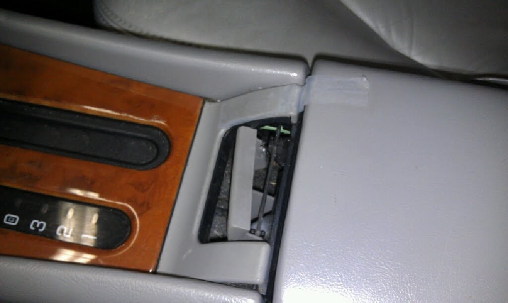 Write-Up: Fixing center console lid button BrokenConsoleLatch2