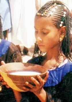 اللبلوح طريقة تجميل فتيات موريتانيا بالتسمين الإجباري  195782