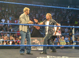 WWE SmackDown rinde Homenaje a Edge después de acabadas las grabaciones Posedavidbastltsn