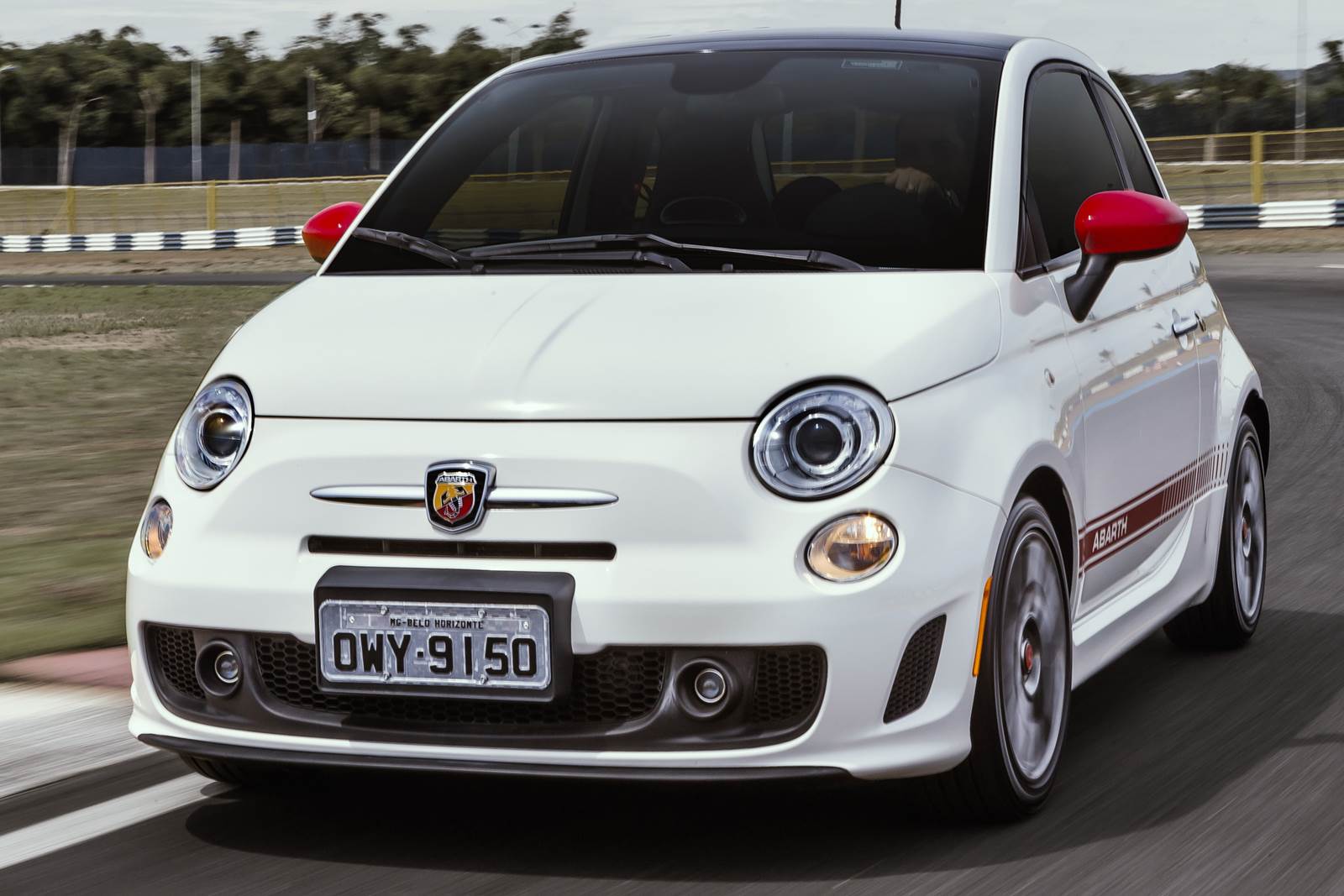 Fiat 500 Mexicano / Facelift  - Página 7 500_abarth_0006%2B(1)