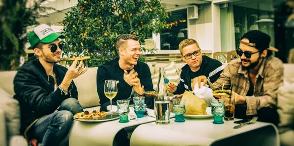 [05.03.2014] Bild.de - Tokio Hotel unido uma foto após 3 anos Bh6bRtaCQAEin07