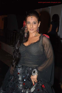 صور فديا بالان 2012 صور الهنديه الجميله Vidya Balan فديا 2012 فقط على زي افلام Vidhyabalantransparentdress-4