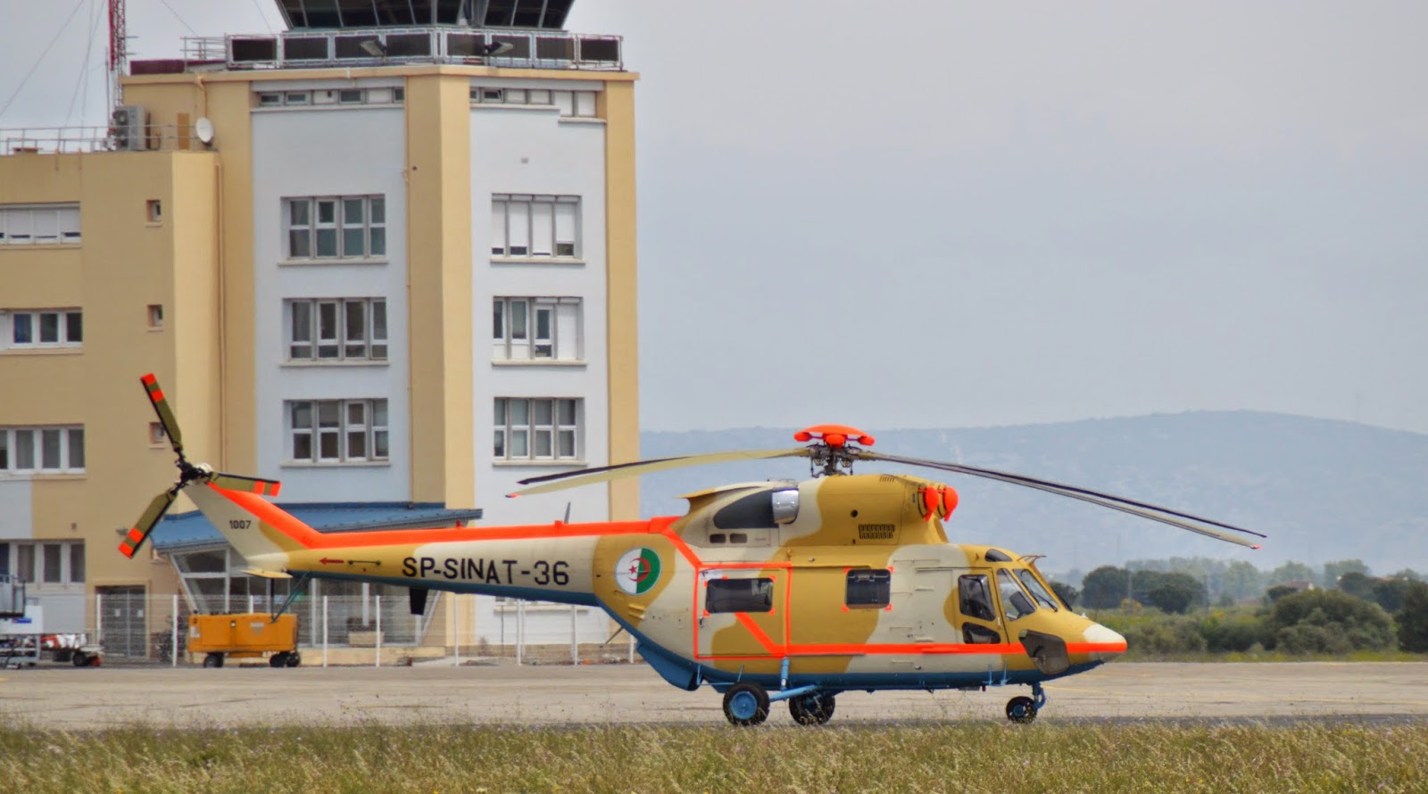 صور مروحيات القوات الجوية الجزائرية  [  PZL-Swidnik W-3A  SOKOL  ] - صفحة 5 DSC_0372