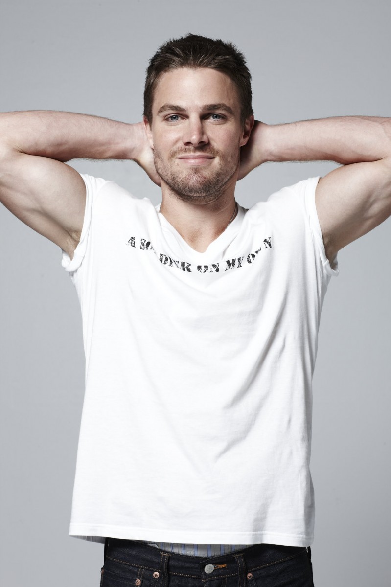 Kate Lexington Stephen_Amell_176-799x1200