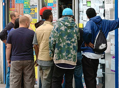ΒΡΕΤΑΝΙΑ: 9 στις 10 νέες θέσεις εργασίας πάνε στους μετανάστες. "Τεμπέληδες" και οι Βρετανοί  ImmigsDM2011_468x347