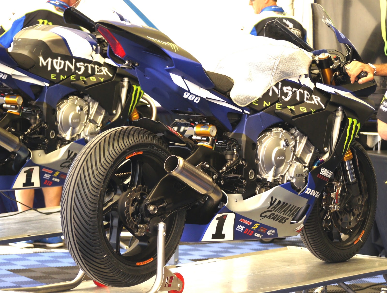 Yamaha R1 et R1M  Crossplane 2015 ( sujet numero2 ) - Page 37 Hayes1%2Bx2%2Byamaha%2Btent%2Bmotoamerica%2Bmotogp%2Bday%2B1%2B8-7-2015