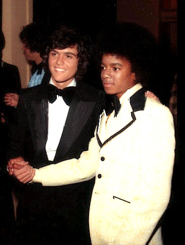 Cantor Donny Osmond fala sobre sua longa amizade com Michael Jackson Donny_michael_1973_AMA2