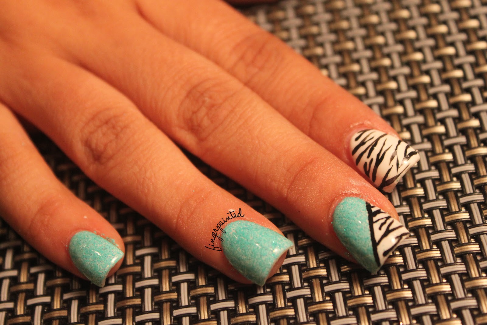 Oceni manikir - Page 3 Blue-zebra-nails