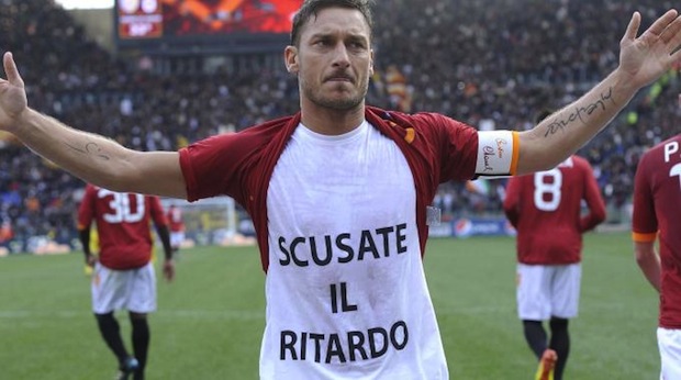 Once Ideal Mundial Década por Década - Página 7 Francesco-Totti-Scusate-il-Ritardo-Goal-Celebration