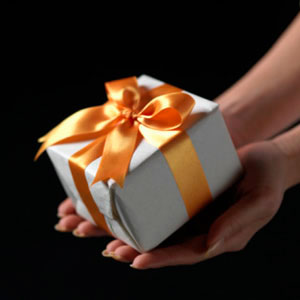 فن الاتيكيت في تقديم الهدية Gift