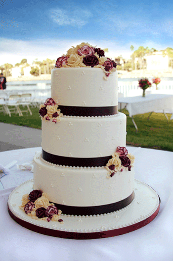 Feliz Dia de las locas digo mujeres (se incluye david) Fondant-wedding-cakes