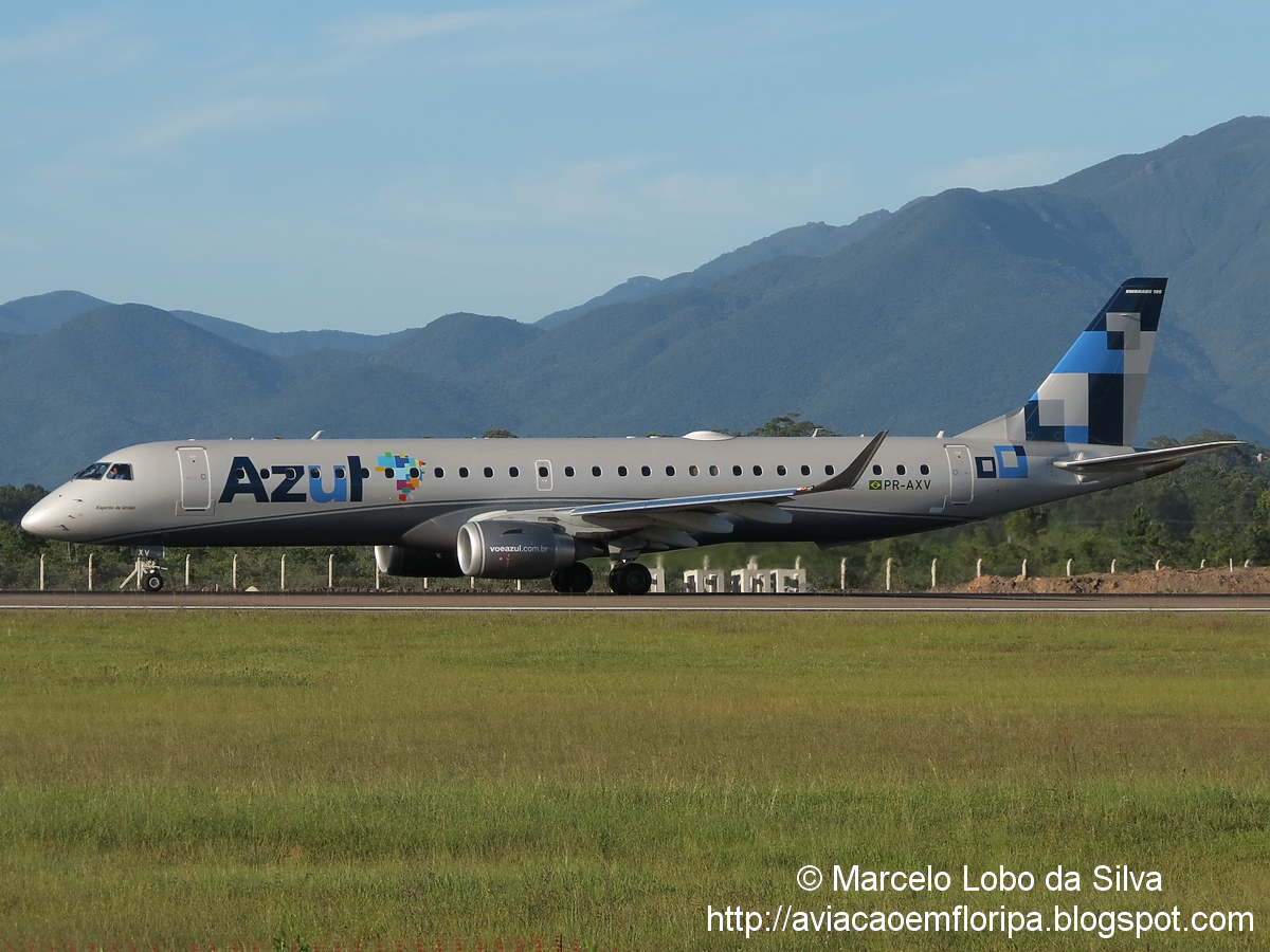 Embraer E-195 avec peinture spéciale IMG_9103