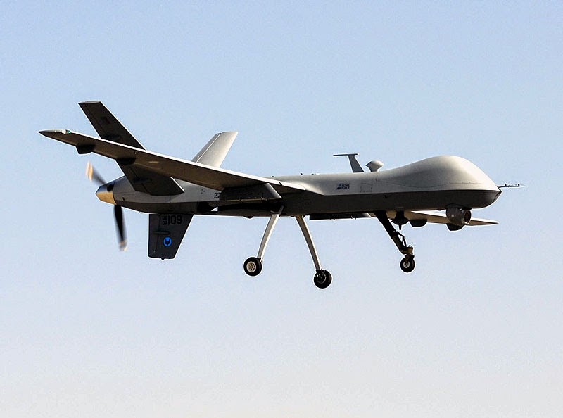 Fuerzas Armadas del Reino Unido  AIR_UAV_MQ-9_RAF_Kandahar_lg