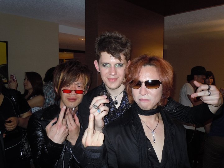 Photos de Yoshiki - Page 14 247065_10100614866364690_1936747_64063475_7699189_n