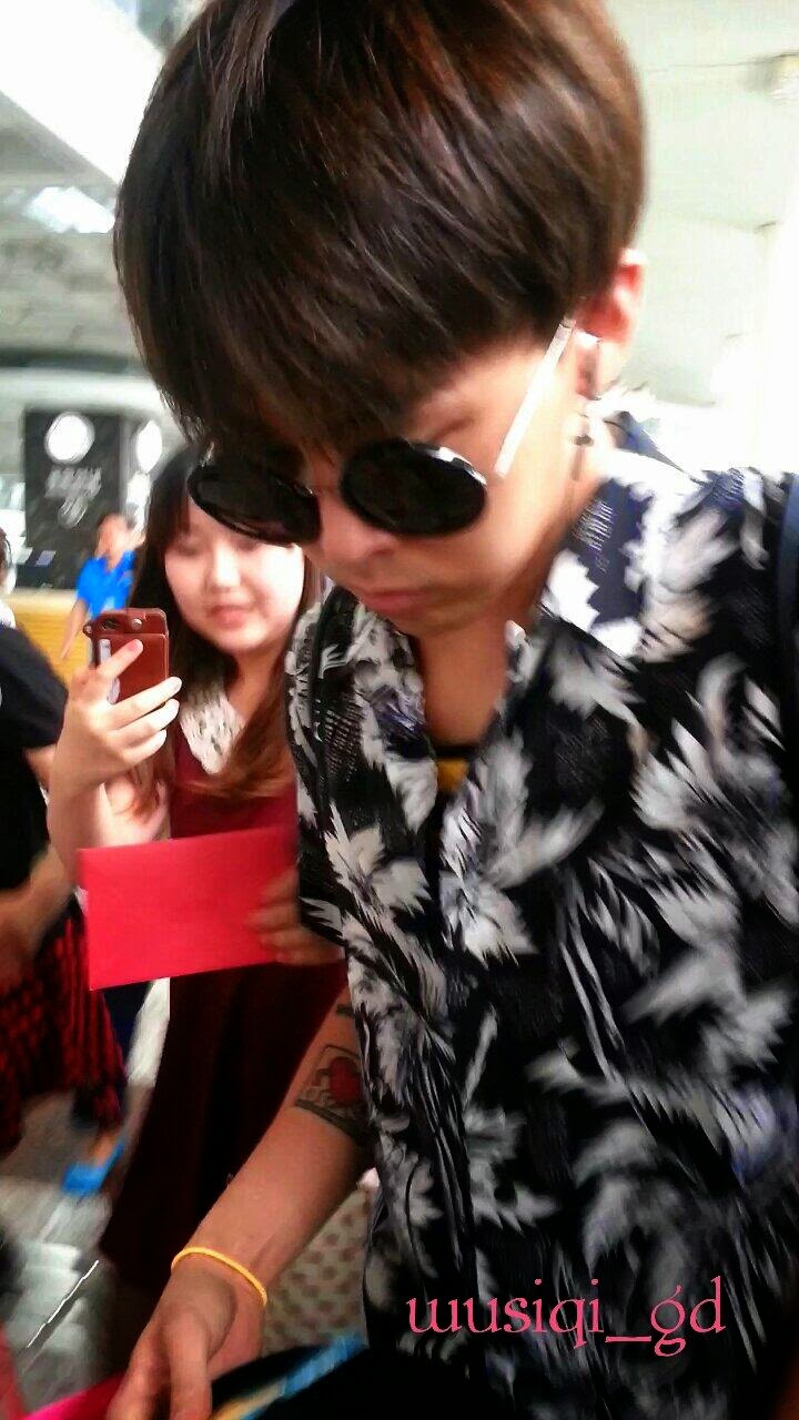 [7/6/14][Pho] GD, TOP, Taeyang và Seungri tại sân bay Gimpo đến Busan Bigbang_busan_011