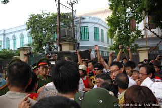 Ảnh biểu tình ngày 01/7/2012  20120701_5282