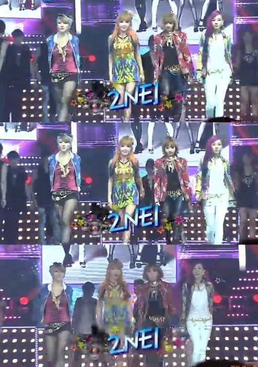   المعجبين يجاملون شعر Sandara من 2NE1 الأرجواني !!	 20120716_2ne1_sandara