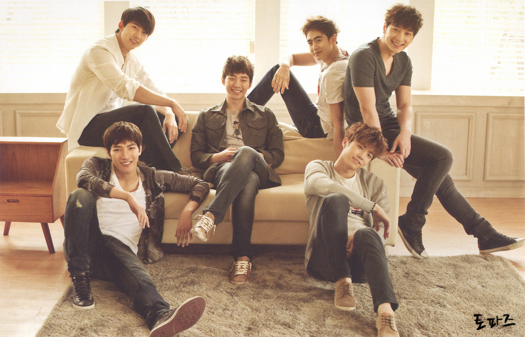 **صورة رووعة لى 2pm** Normal_2pm_2012_seasons_greetings_24