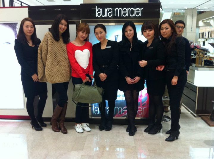 Tiffany & Sooyoung shopping in Laura Mercier Korea 417625_331618196873810_184369401598691_844767_1650739680_n