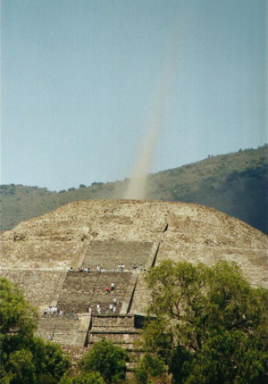Misteri d'Egitto - Pagina 4 Energy-beam-Pyramid-of-the-Moon-in-Teotihuacan