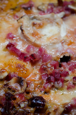 Pizza au chèvre, aux lardons et aux noisettes 2013-09-907