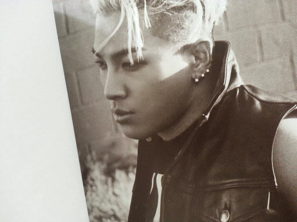 [13/06/14][Photos] Version cao cấp của Album "RISE". Taeyang_rise_deluxe_056