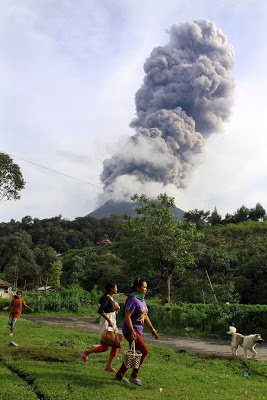 SEGUIMIENTO MUNDIAL DE VOLCANES. - Página 9 Singabung